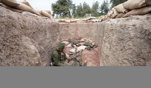 Çanakkale'deki siper canlandırması ecdadın kara savaşlarındaki kahramanlığını bugünlere taşıyor