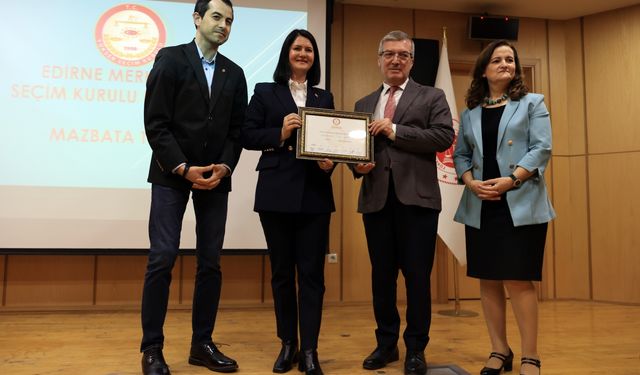 Edirne Belediye Başkanı Akın mazbatasını aldı