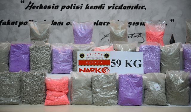 Edirne'de 2 tırda 58 kilo 176 gram sentetik uyuşturucu hap ele geçirildi