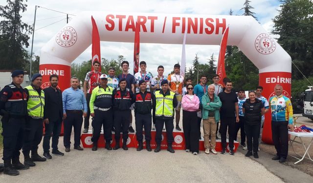 Edirne'de okullar arası bisiklet yol yarışı yapıldı