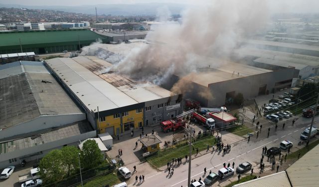 GÜNCELLEME - İnegöl'de mobilya fabrikasında çıkan yangın kontrol altına alındı