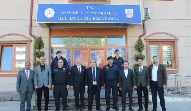 Osmaneli'de protokol üyeleri vatandaşlarla bayramlaştı