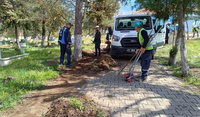 Pazaryeri'nde bayram öncesi mezarlıkta temizlik ve bakım yapıldı