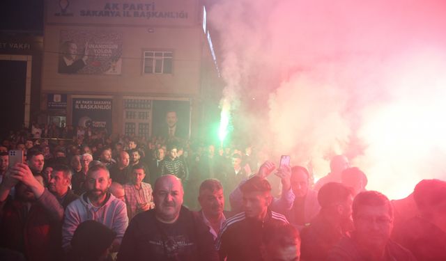 Sakarya Büyükşehir Belediye Başkanlığını kazanan AK Parti'li Yusuf Alemdar, vatandaşlara hitap etti: