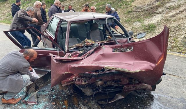 Sakarya'da iki aracın çarpıştığı kazada 1 kişi öldü, 3 kişi yaralandı