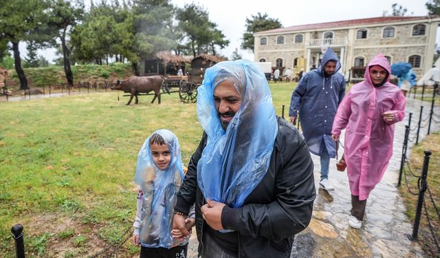 Tarihi Gelibolu Yarımadası, sağanak altında binlerce ziyaretçiyi ağırlıyor