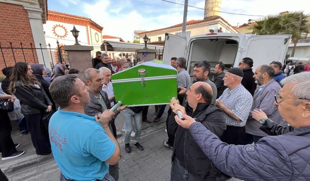 Trafik kazasında hayatını kaybeden yüzme antrenörü son yolculuğuna uğurlandı