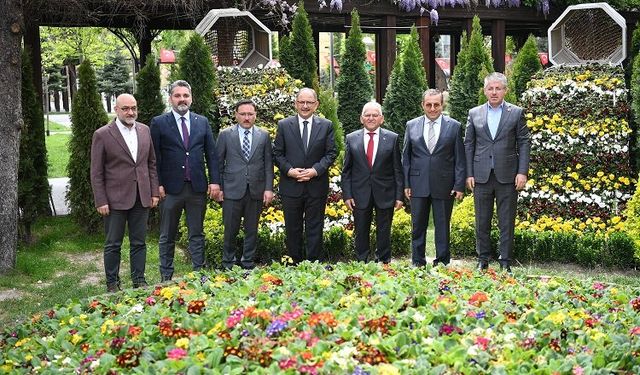 Bakan Özhaseki'den Büyükkılıç'a ziyaret