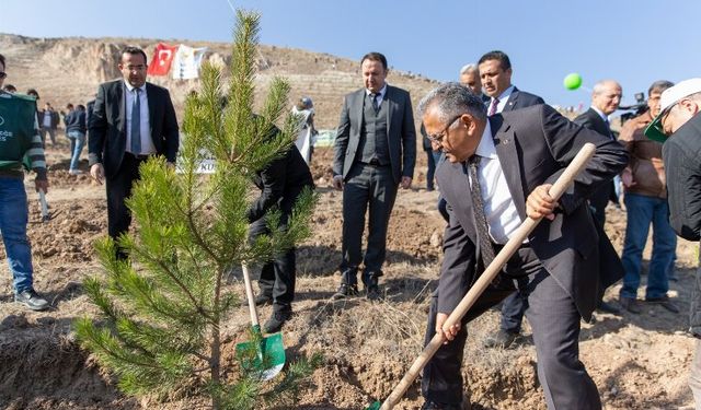 Bakanlık ve  ile Büyükşehir Belediyesi’nden Erciyes’te ağaçlandırma töreni