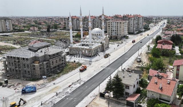 Başkan Altay: “Küçük Aymanas Caddesi’nde sıcak asfalt çalışmasına başladık”