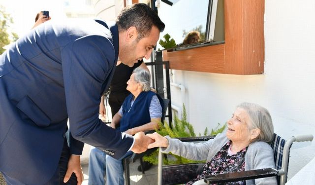 Başkan Yıldız; “Bir dokunduk, bin dua aldık”