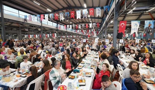 Beylikdüzü'nde binlerce kişi orucunu birlikte açtı