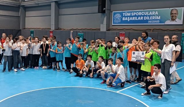 Bursa Nilüfer'de sportif başarılar ödülle taçlandırıldı