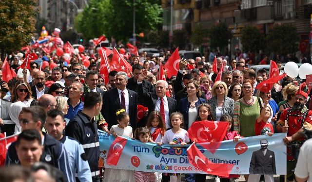 Bursa'da çocuklar bayramın tadını çıkarttı