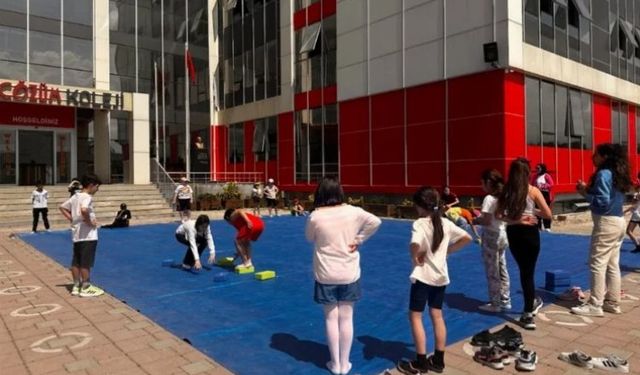 Çözüm Koleji’nden çocuklara 23 Nisan hediyesi: “Büyük Şenlik”