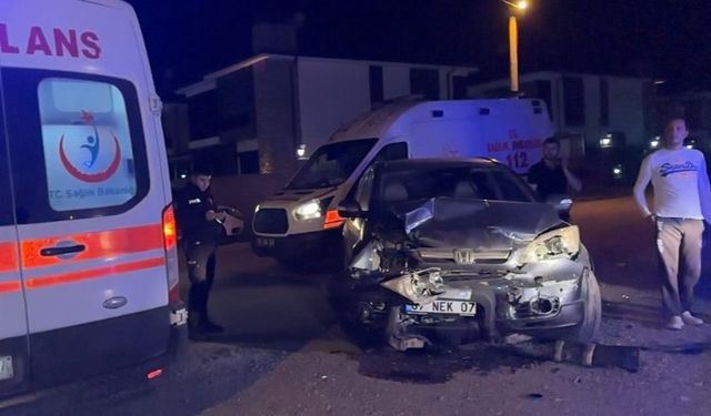 Düzce'de 2 otomobilin çarpıştığı kazada 4 kişi yaralandı 