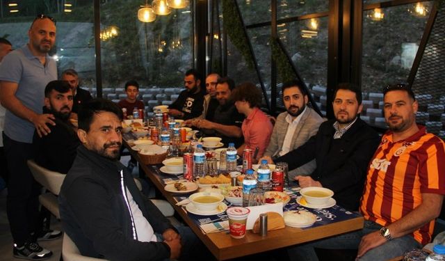 Gebze'de Abdulkadir Ayar'dan iftar geleneği