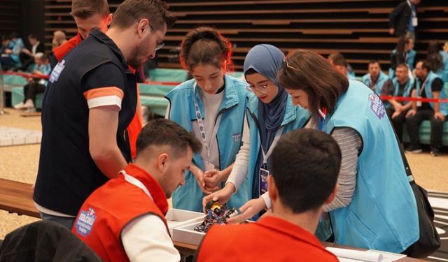 Geleceğin teknoloji liderleri ödüllendirildi