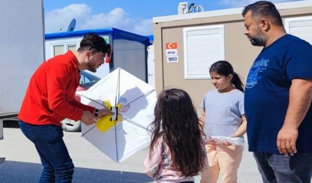 Hatay'da çocuklarla gökyüzünü renklendirdi