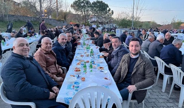 Hayırsever iş insanı Mehmet Başaran, Kadir Gecesi iftar geleneğini sürdürdü!