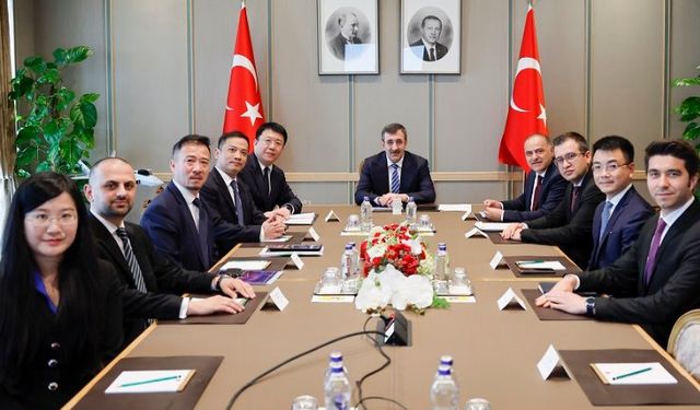 Huawei heyetinden Cumhurbaşkanı Yardımcısı'na ziyaret