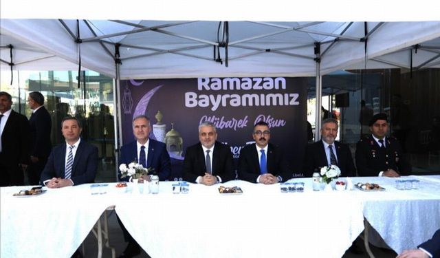 İnegöl’de bayram birlik beraberlik mesajlarıyla  başladı