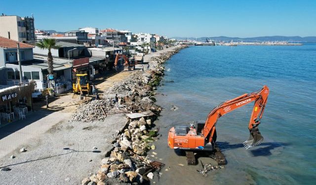 İzmir Güzelbahçe’de sahil projesine ilk kepçe