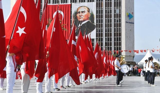 İzmir Meydanı çocuklarla renklendi