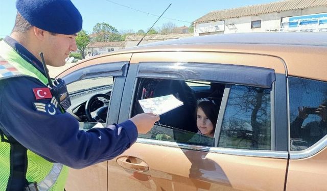 Jandarma drone ile Enez, Keşan Karayolu’ndatrafik denetimi yaptı!