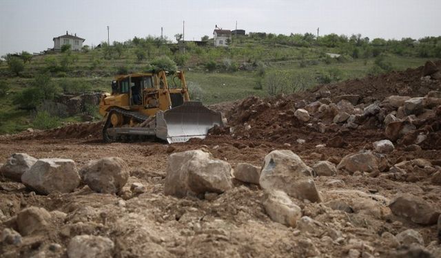 Kayseri Melikgazi'de yol genişleme çalışması sürüyor