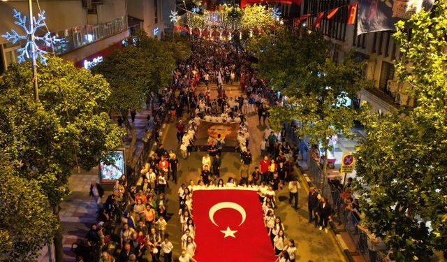 Manisa'da mesir coşkusu fener alayı ile katlandı