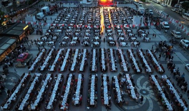 Manisalılar, Büyükşehir'in iftar sofrasında buluştu