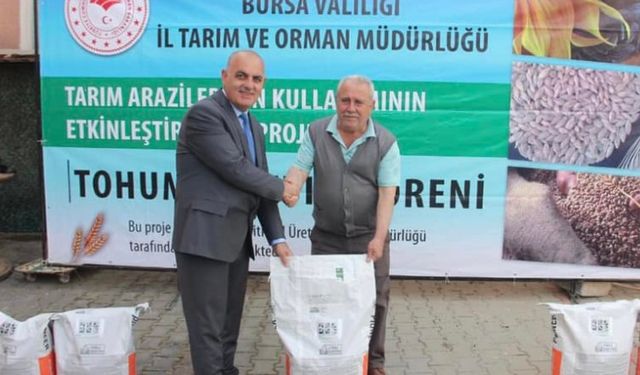 Mudanyalı üreticilere ayçiçeği tohumu dağıtıldı