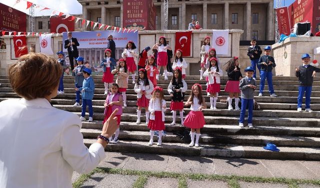 TBMM'de çocuk coşkusu sürüyor