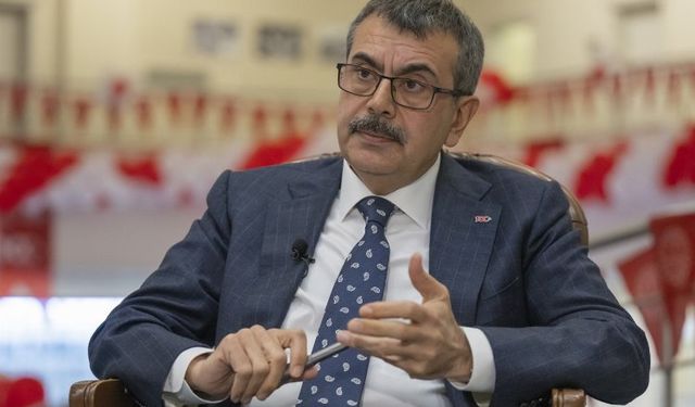 Yeni müfredat askıya çıkarılıyor