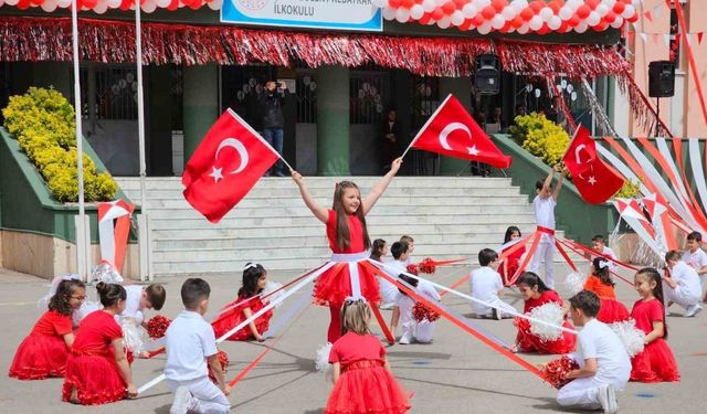 23 Nisa’da Gölcük renkli görüntüler sahne oldu