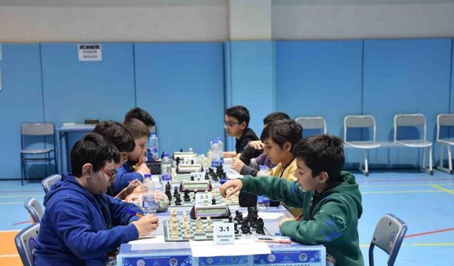 310 satranç sporcusunun yarıştığı etkinlik başladı