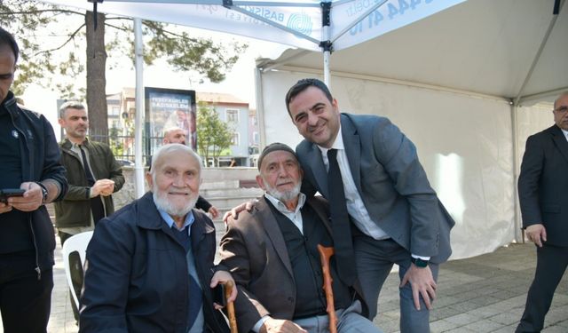 7’den 77’de tüm vatandaşlar bayram günü kucaklaştı