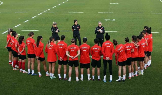 A Milli Kadın Futbol Takımı, hazırlıklarını sürdürdü