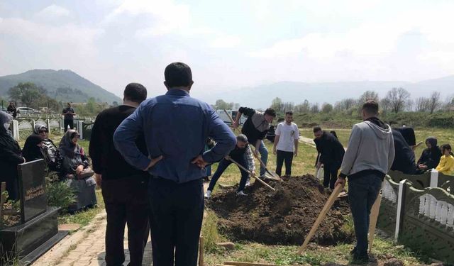 Aile katliamı yapan şahıs cenaze namazı kılınmadan defnedildi