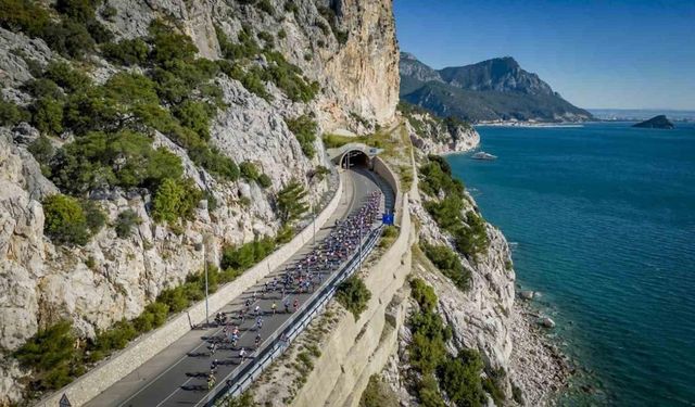 AKRA Gran Fonda’da pedallar, Kemer’in eşsiz manzarasında dönecek