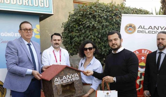 Alanya Belediyesi’nden sokak hayvanları için anlamlı etkinlik