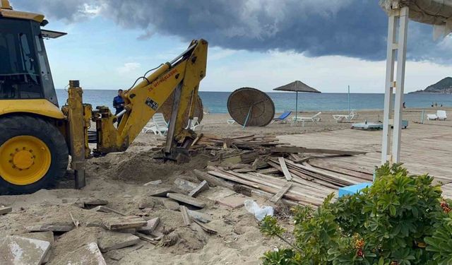 Alanya’da ‘Tek Tip Sahil Büfesi Projesi Kapsamında’ eski büfeler yıkıldı