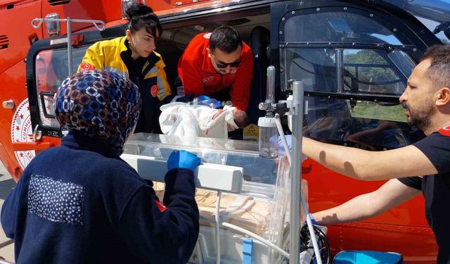 Ambulans helikopter yeni doğan bebek için zamanla yarıştı