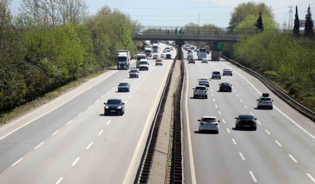 Anadolu Otoyolu Sakarya geçişinde akıcı bayram trafiği