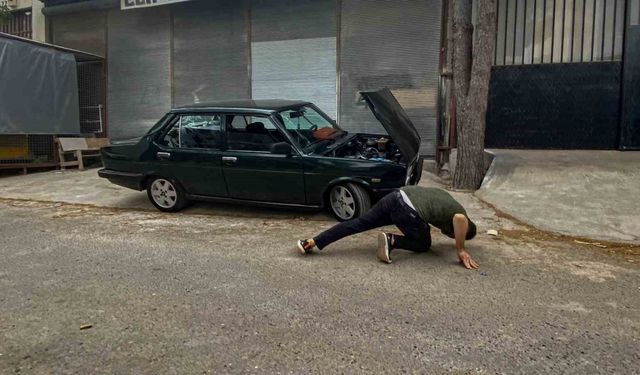 Antalya’da otomobilde yılan alarmı