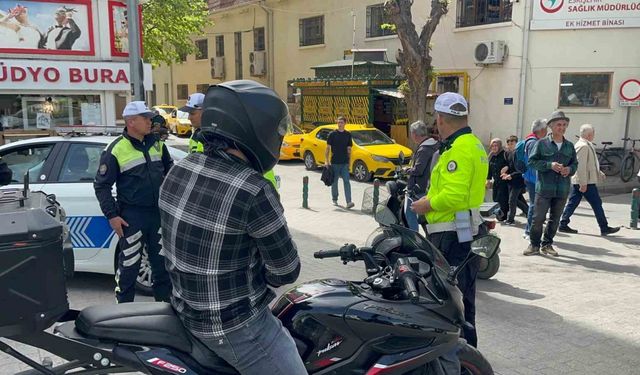 Araç girişinin yasak olduğu caddede polis denetim yaptı