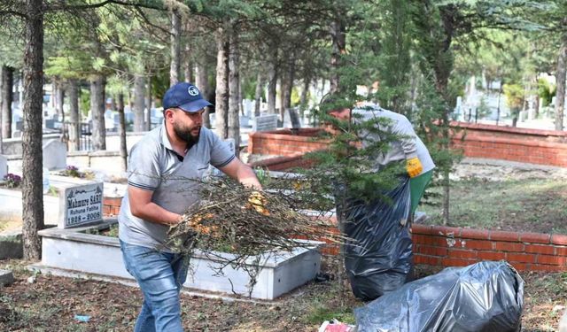 Arefe günü ilçe mezarlığına ücretsiz otobüs seferleri