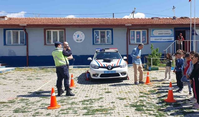 Aslanapa’da öğretmen ve öğrencilere trafik eğitimi