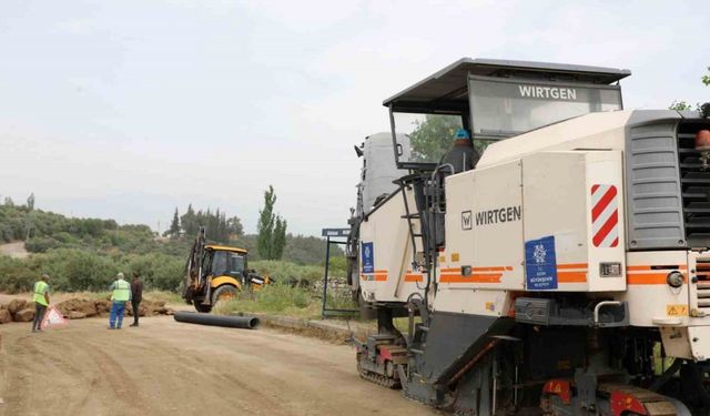 Aydın Büyükşehir Belediyesi’nden Karacasu’da yol yapım çalışması